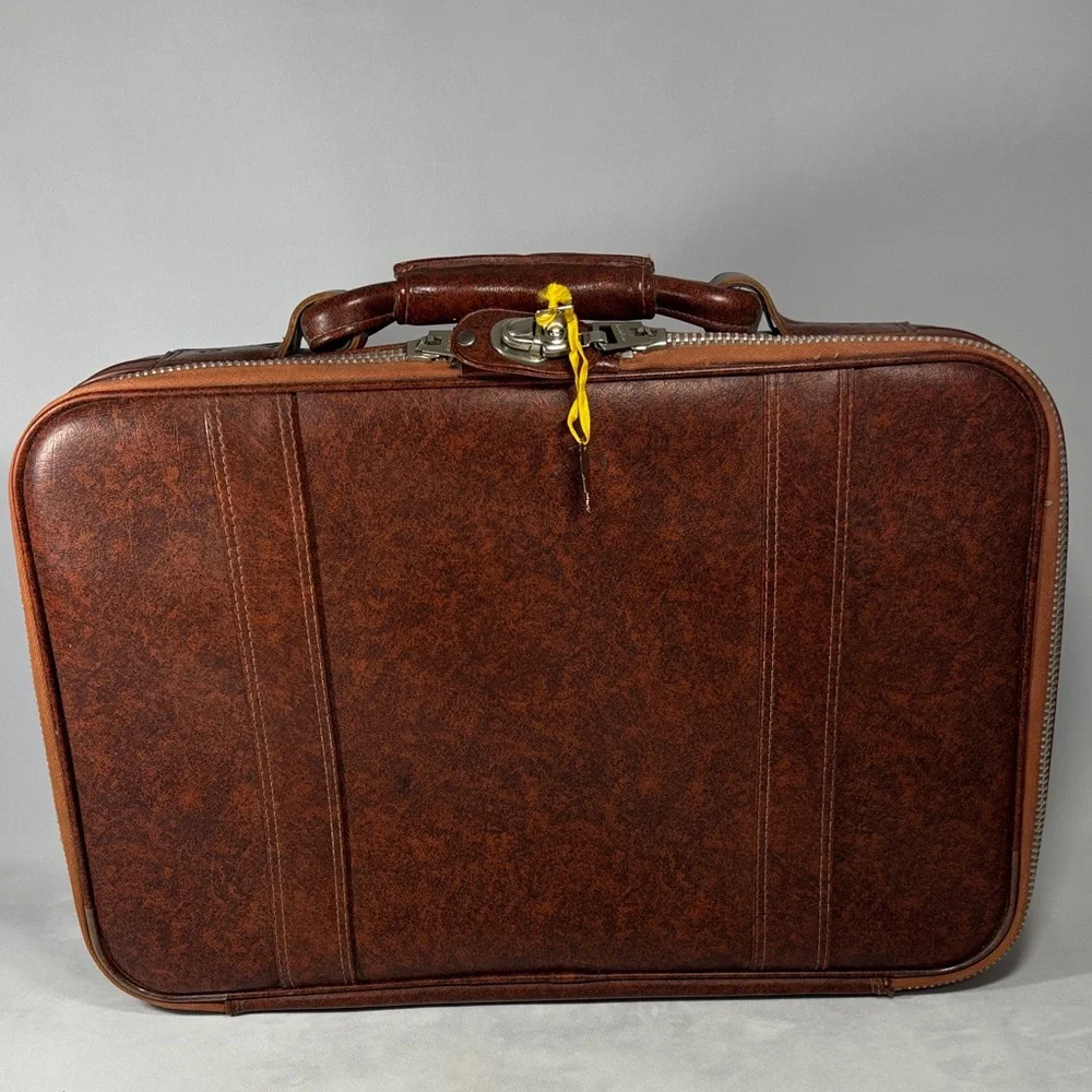 Vintage Brown Leather Luggage 19”x14” Peter’s Bag Corp**